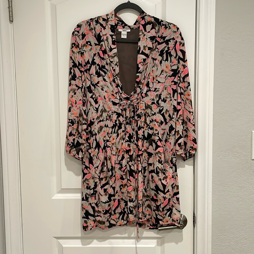 Like new women’s bar lll dress. Size large. Has pockets.